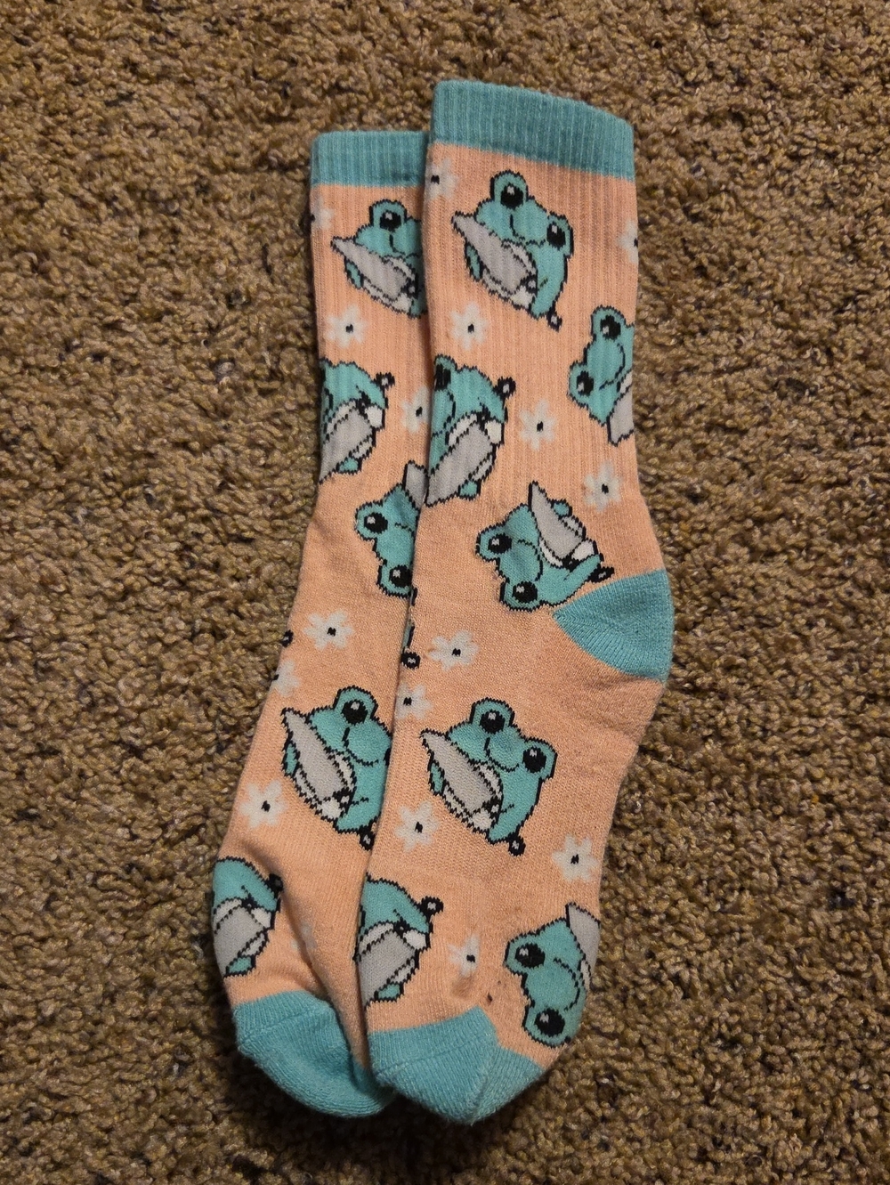 Frog With Knife Pattern Crew Socks - Pink & Mint